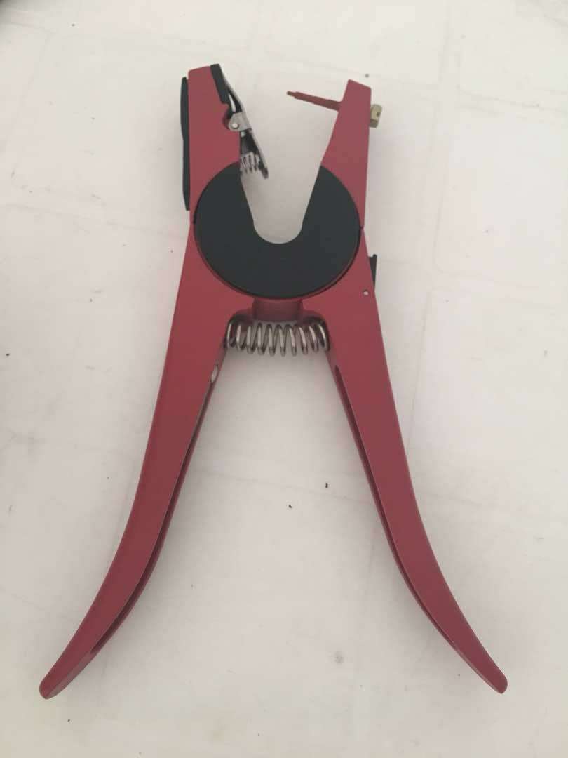 Ear Tag Applicator for Goats and Sheep