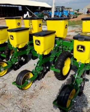 John Deere 1015 Drawn Planter (2-rows of 4)