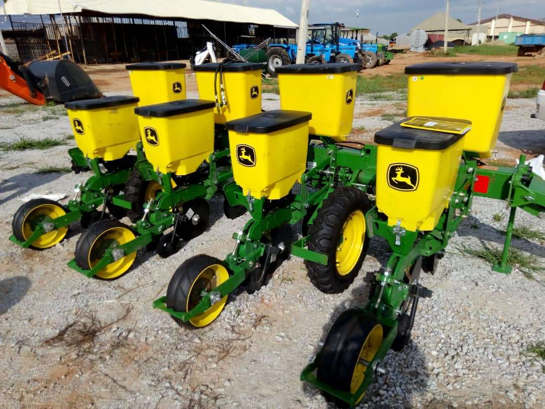 John Deere 1015 Drawn Planter (2-rows of 4)